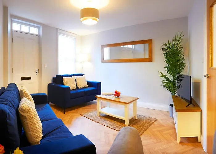 Charming 4-Bed Townhouse On South Cliff