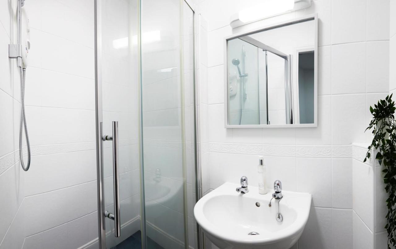 Holiday home Charming 4-bed Townhouse On South Cliff *